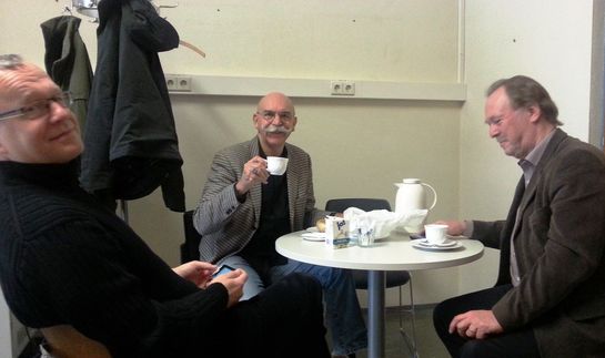 Kaffeepause im Lehrerzimmer. Links Eberhard Schilling, rechts Frank Gauss