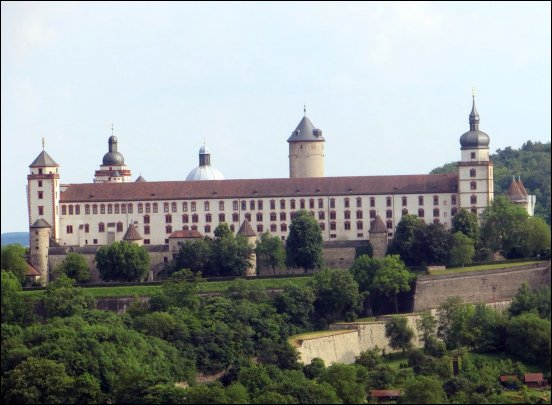 Ein Wahrzeichen von Würzburg, die Festung Marienberg