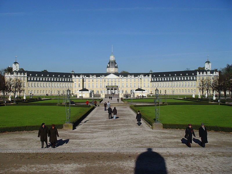 Karlsruher Schloss, Urheber bzw. Nutzungsrechtinhaber Martin Dürrschnabel, Genehmigung GNU-FDL